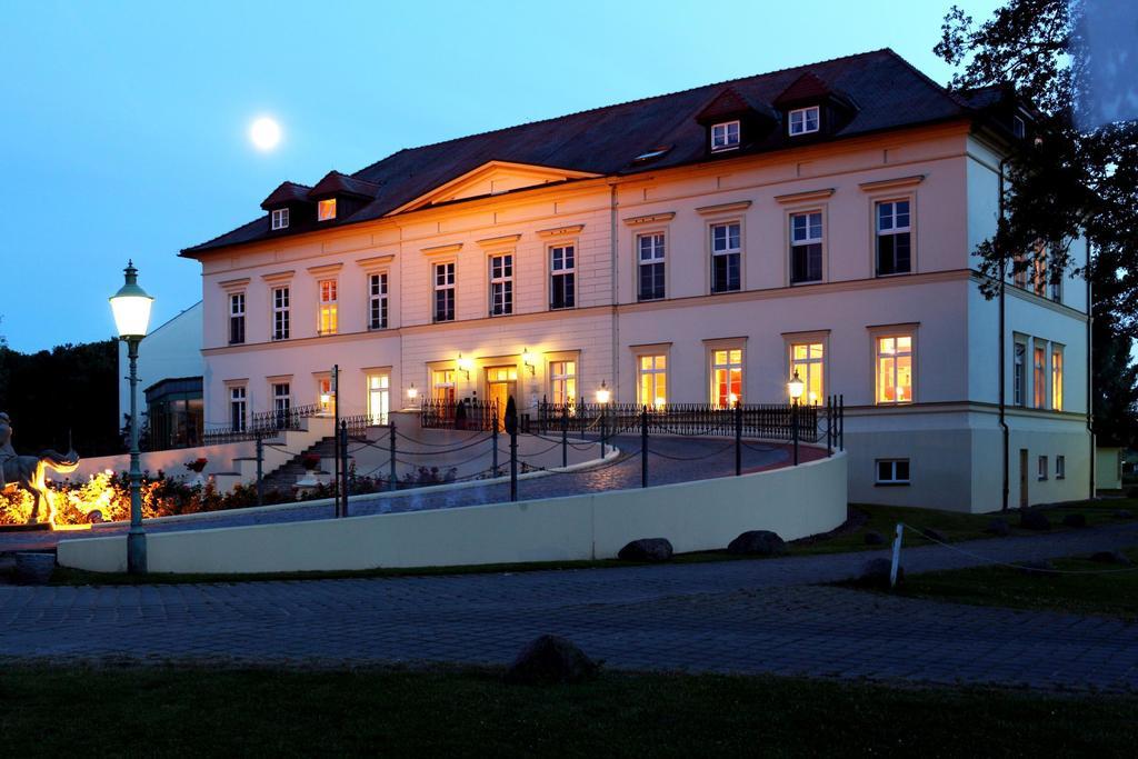 Landhotel Schloss Teschow Teterow Exterior foto