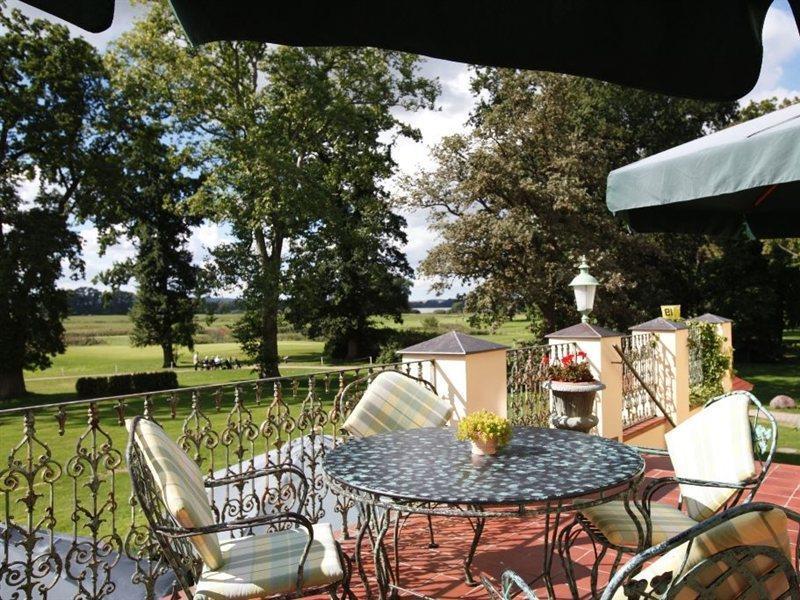 Landhotel Schloss Teschow Teterow Exterior foto